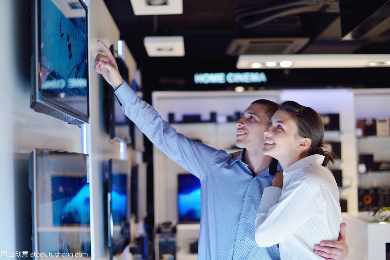 消費(fèi)電子產(chǎn)品零售店 筆記本電腦、電視與相機(jī)的選購熱潮